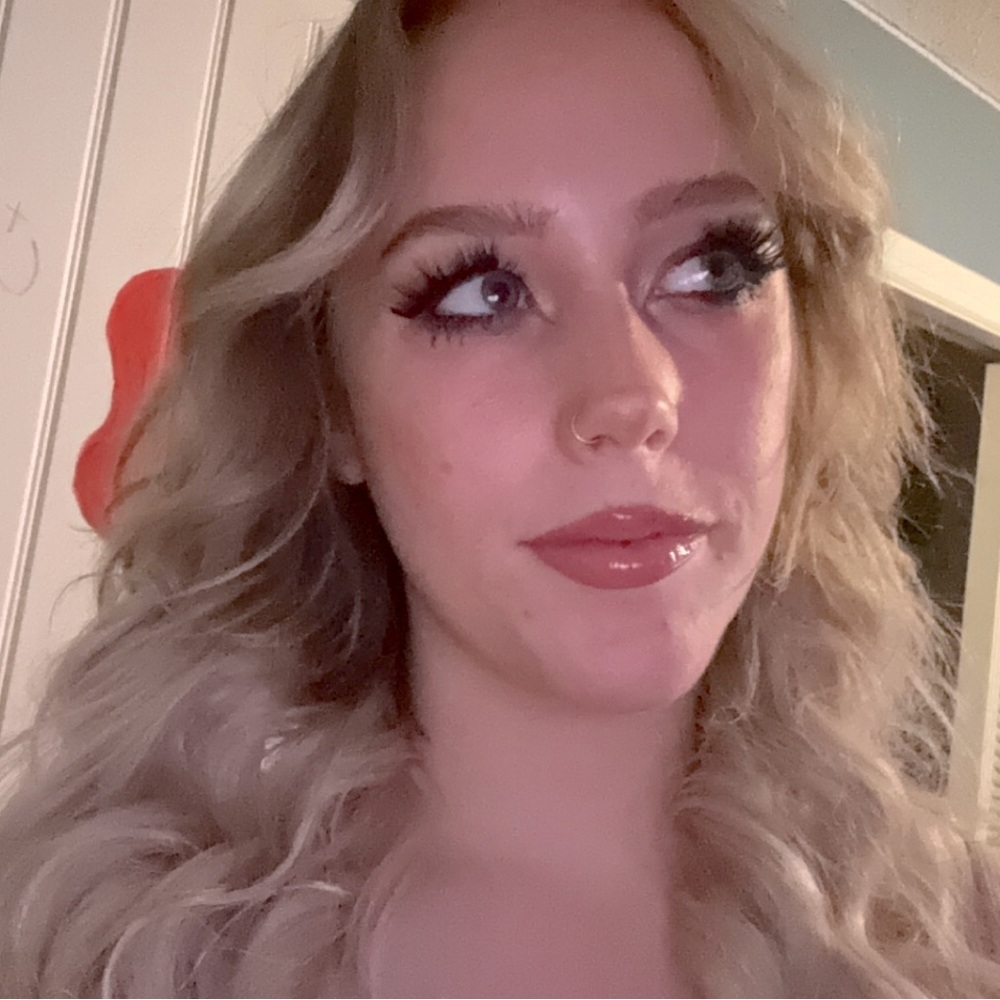 Meet your New Fav Posher, Ava Brown💖